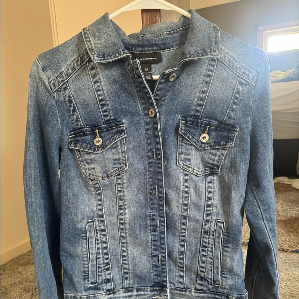 Button up Jean jacket. Size M smoke free home.